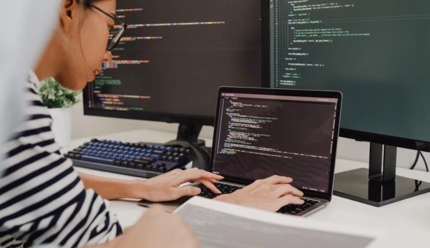 山南小程序定制开发构建实时互动新生态：WebRTC+即时通讯双引擎驱动